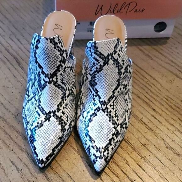 Size 7 black and white snake mules. NWT. - Picture 4 of 7